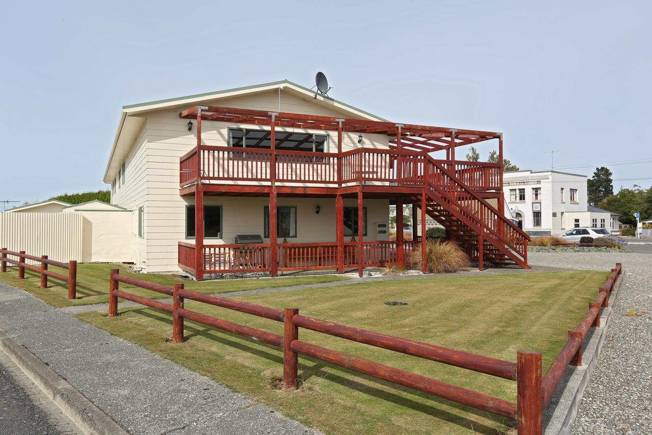 Tui Base Camp Hotell Tuatapere Eksteriør bilde