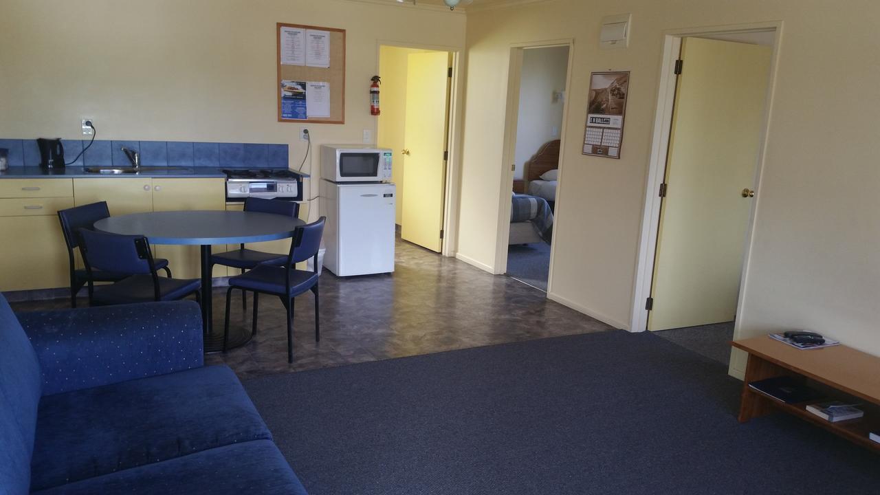 Tui Base Camp Hotell Tuatapere Eksteriør bilde